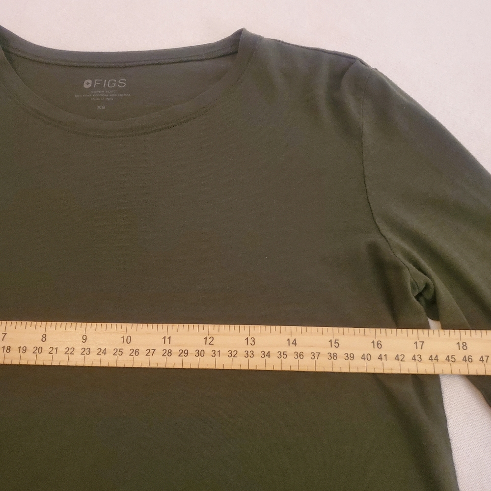 FIGS (2 Piece Bundle) Moss & Black Super Soft Pima Modal Long Sleeve Underscrubs - Picture 8 of 11